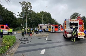 Feuerwehr Dinslaken: FW Dinslaken: Schwerer Verkehrsunfall in Dinslaken auf der Oberhausener Straße