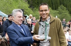 Nationalpark Hohe Tauern: Bundespräsident Dr. Heinz Fischer und Umweltminister DI Niki
Berlakovich eröffnen Klimaschule