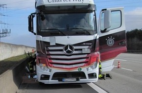 Polizeipräsidium Frankfurt am Main: POL-F: 160216 - 146 Bundesautobahn 3: Verkehrsunfallflucht mit LKW - Zeugen gesucht!