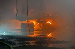 Feuerwehr Norderstedt: FW Norderstedt: Gutenbergring - Feuer in einem Gewerbeobjekt