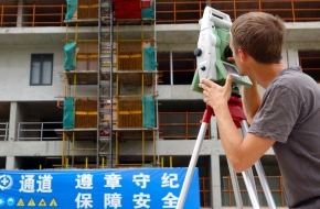 HMQ AG: HMQ AG: Schweizer Techniker vermessen in Shanghai drei Hochhäuser mit Luxuswohnungen millimetergenau (BILD)