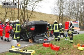 Feuerwehr Iserlohn: FW-MK: PKW überschlagen