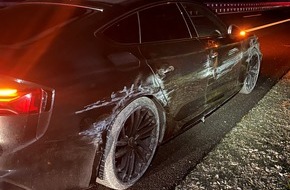 Polizei Bielefeld: POL-BI: Fahrstreifenwechsler verursacht Unfall und flüchtet