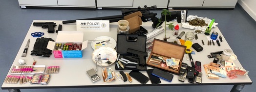 Polizeipräsidium Karlsruhe: POL-KA: (KA) Karlsruhe - Kontrollen der Verkehrspolizei - Rauschgift und Waffen sichergestellt