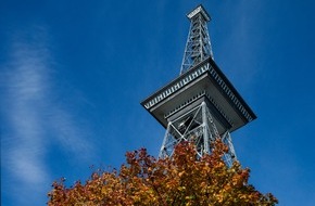 Messe Berlin GmbH: Berliner Funkturm öffnet am 16. September wieder seine Tore für Besucher - Alt Berlin Buffet zum 88. Geburtstag (FOTO)