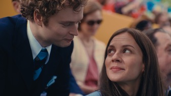 SAT.1: K&ouml;niglich: Prime Video und SAT.1 beauftragen die Event-Serie "Queen Silvia" (AT)