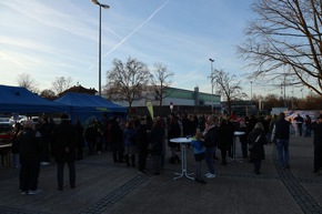 Feuerwehr MTK: 300 Gäste feiern erfolgreiche Premiere von "Charlie und die Feuerwehrfabrik" - Weihnachtsfilm jetzt online