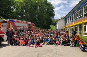 Feuerwehr Kirchhundem : FW-OE: Brandschutztag an der Grundschule Kirchhundem