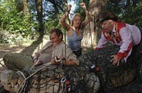ProSieben: Christian Tramitz als "Crocodile Dundee" im Bayrischen Wald: "Zwei zum Fressen gern" auf ProSieben