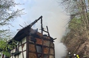 Feuerwehr Offenburg: FW-OG: Geb&auml;udebrand in Zell-Weierbach - Eine Person verstorben.