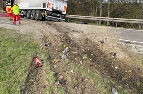 Autobahnpolizeiinspektion: API-TH: Getreidelaster fährt in den Straßengraben