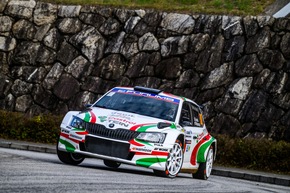 Rallye Japan: Škoda Fabia RS Rally2-Fahrer Nikolay Gryazin übernimmt WRC2 Challenger-Führung