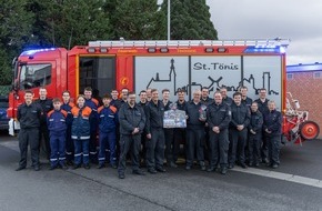 Freiwillige Feuerwehr T&ouml;nisvorst: FW T&ouml;nisvorst: &Uuml;ber vier Jahrzehnte Engagement - Feuerwehr T&ouml;nisvorst verabschiedet Manfred Sanders in die Ehrenabteilung