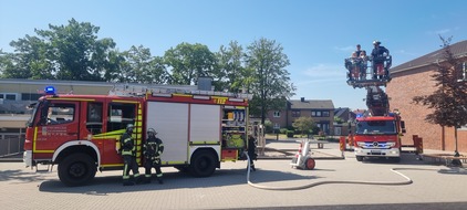 FW-WRN: Räumungsübung an der Uhlandgrundschule in Werne