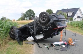 Polizei Minden-L&uuml;bbecke: POL-MI: Pkw &uuml;berschl&auml;gt sich nach Kollision