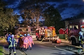 Freiwillige Feuerwehr Königswinter: FW Königswinter: Chlorgasaustritt - Aufwändiger Feuerwehreinsatz im Hallenbad Königswinter