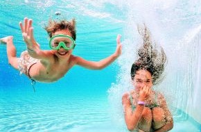 alltours flugreisen gmbh: Neu: allsun hotels kooperiert mit Schwimmschule Sharky / Kurse für Kinder auf Mallorca, Fuerteventura, Kos und Rhodos (BILD)