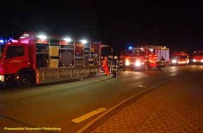 Feuerwehr Plettenberg: FW-PL: OT-Stadtmitte. Unklarer ätzender Geruch in Industriebetrieb sorgt für Großeinsatz der Feuerwehr.