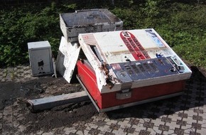 Polizeiinspektion Nienburg / Schaumburg: POL-NI: Gestohlene Zigarettenautomaten aus Güllesilo gefischt -Bild im Downlaod-