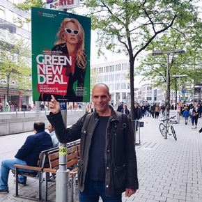 Yanis Varoufakis und weitere Kandidierende von Demokratie in Europa - DiEM25 auf Wahlkampftour