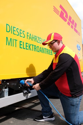 Erfolgreicher Start der Vorproduktion: Deutsche Post DHL Group und Ford stellen E-Transporter StreetScooter WORK XL vor