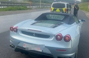 Hauptzollamt Ulm: HZA-UL: Zöllner erwischen Männer bei Ferrari-Schmuggel aus der Schweiz