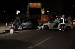 Polizei Gelsenkirchen: POL-GE: Zwei Verletzte und hoher Sachschaden nach Verkehrsunfall