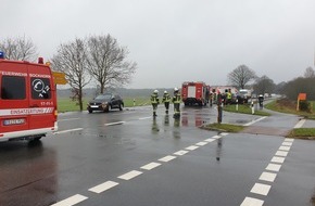 Polizeiinspektion Wilhelmshaven/Friesland: POL-WHV: Verkehrsunfall in Bockhorn mit verletzten Personen - Beide Pkw mussten abgeschleppt werden