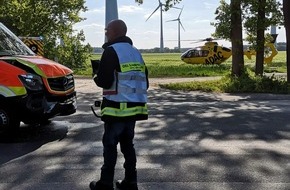 Polizeiinspektion Stade: POL-STD: Erste Vatertagsbilanz der Polizei - Keine nennenswerten Verstöße gegen die Corona-Regeln, Einbrecher in Hammah und Buxtehude, Verkehrsunfall mit Rettungswagen auf der Landesstraße 124