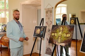 Arnold André GmbH: Felix Blume eröffnet Kunstausstellung mit Carlos André Zigarrenbegleitung