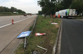 Polizeiinspektion Hildesheim: POL-HI: Unfall auf der A7- hoher Sachschaden