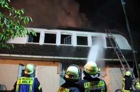 Freiwillige Feuerwehr Menden: FW Menden: Feuerwehr rettet Bewohnerin aus brennendem Gebäude