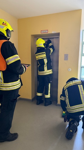 Feuerwehr MTK: Hochhauseinsatz und sechs weitere Alarmierungen halten Feuerwehren auf Trab