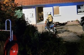 Freiwillige Feuerwehr Lügde: FW Lügde: Wohnungsbrand mit Menschenleben in Gefahr