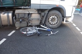 Polizei Düren: POL-DN: Fahrradfahrer von LKW erfasst