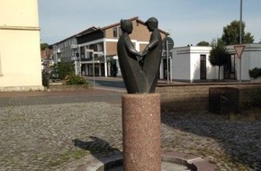 Polizei Minden-Lübbecke: POL-MI: Bronzestatue aus Lagerhalle gestohlen