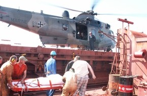 Presse- und Informationszentrum Marine: Marineflieger retten Brand-Verletzten auf der Elbe