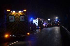 POL-STD: Zwei Autoinsassen bei Verkehrsunfall auf der Bundesstraße 74 tödlich und zwei Insassen schwer verletzt