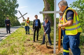 Kreispolizeibehörde Kleve: POL-KLE: Kreis Kleve/Kerken-Nieukerk - Aktion "Weiße Kreuze": Mahnmal für 2020 wird aufgestellt