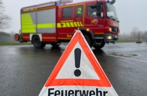 Freiwillige Feuerwehr Lehrte: FW Lehrte: Parkende PKW behindern Feuerwehreinsatz in Ahlten