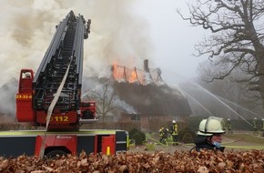 Kreisfeuerwehrverband Rendsburg-Eckernförde: FW-RD: Grossbrand auf landwirtschaftlichen Anwesen in Beringstedt, Ortsteil Ostermühlen