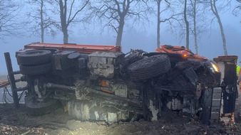 Polizeiinspektion Heidekreis: POL-HK: Schneverdingen: Lkw kippt um - L 170 gesperrt; Schneverdingen: Einbruch; Soltau: Graffiti an Hauswand; Soltau/A 7: Graffiti an Hauswand