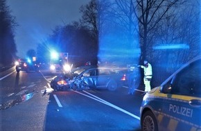 Kreispolizeibeh&ouml;rde H&ouml;xter: POL-HX: Auto ger&auml;t in Gegenverkehr