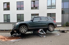 Polizeiinspektion Celle: POL-CE: Celle - Fahrerin verwechselt Brems- mit Gaspedal und durchbricht Parkplatz-Schranke