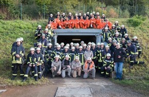 Feuerwehr Lennestadt: FW-OE: Kinder im Stollen vermisst - Übung mit der Grubenwehr