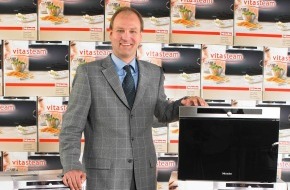 Miele & Cie. KG: Firmenchef Markus Miele stellt zum Messestart ein innovatives Kochgerät vor / Mit Dampf in ein neues Küchen-Zeitalter