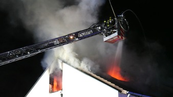 Freiwillige Feuerwehr Celle: FW Celle: Wohnung in Vollbrand / Vier verletzte Personen