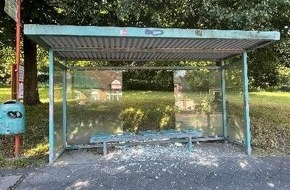 Polizeiinspektion Stade: POL-STD: Kupferfallrohre von Buxtehuder Kirche entwendet, Drei Autos in Ahlerstedt aufgebrochen, Unbekannte zerstören Glasscheiben von drei Bushaltestellen in Stade