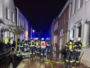 FW-AUR: Menschenrettung infolge selbstgel&ouml;schten Feuers