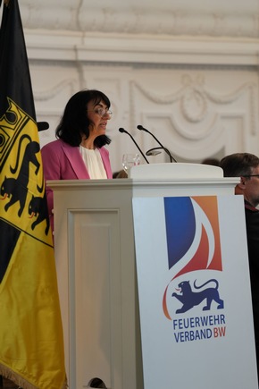FWV BW: Dr. Frank Knödler wird Ehrenpräsident des Landesfeuerwehrverbandes Baden-Württemberg und erhält die Stauffermedaille in Gold